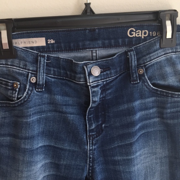 LIKE NEW Gap Girlfriend Jeans - midrise, 29r - Picture 4 of 6
